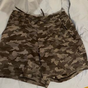 Lululemon Pacebreaker 5 inch lined shorts